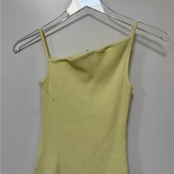 Agolde Priya Ribbed Asymmetrical Tank Top in Blonde - Picture 4 of 6